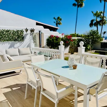 Luxury With Sea View, Private Jacuzzi & Heated Pool Villa *
