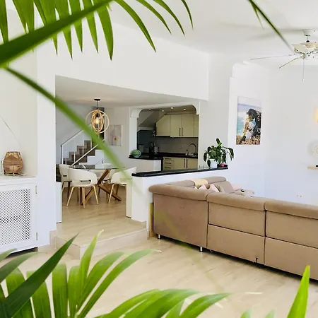 Luxury With Sea View, Private Jacuzzi & Heated Pool Villa