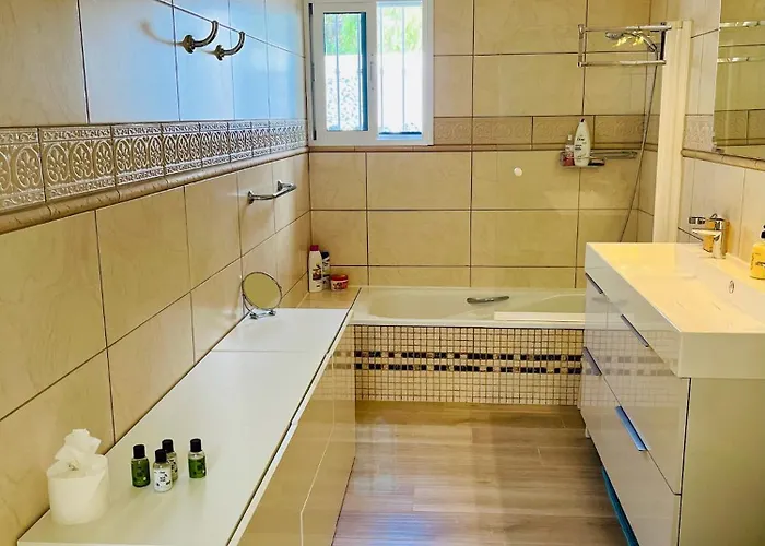 Luxury With Sea View, Private Jacuzzi & Heated Pool فيلة سان ميغيل ذي أبونا