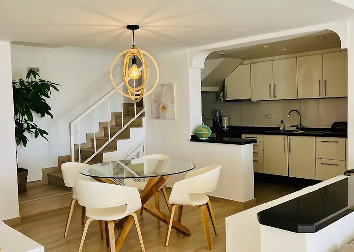 Luxury With Sea View, Private Jacuzzi & Heated Pool