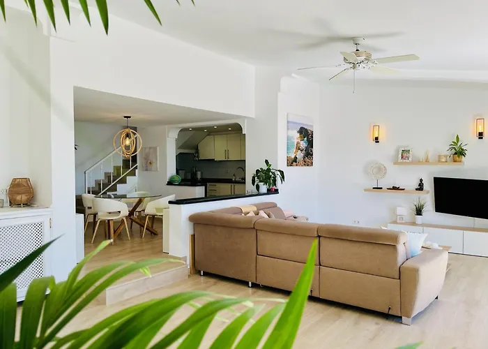 Luxury With Sea View, Private Jacuzzi & Heated Pool