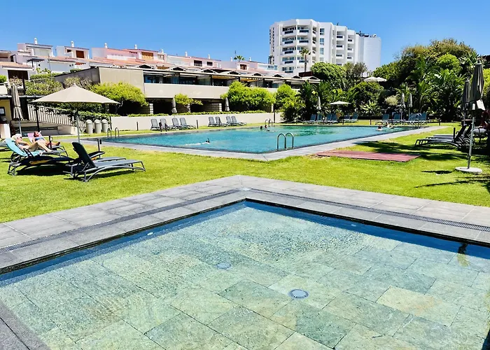 Luxury With Sea View, Private Jacuzzi & Heated Pool فيلة