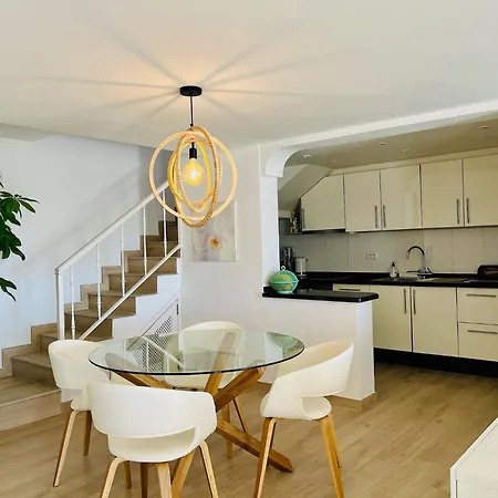 Vila Luxury Villa With Sea View, Private Jacuzzi & Heated Pool San Miguel de Abona
