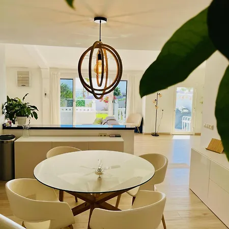 Luxury Villa With Sea View, Private Jacuzzi & Heated Pool San Miguel de Abona