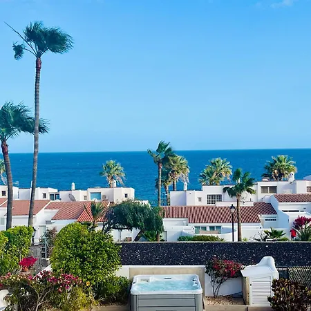 Luxury Villa With Sea View, Private Jacuzzi & Heated Pool Vila