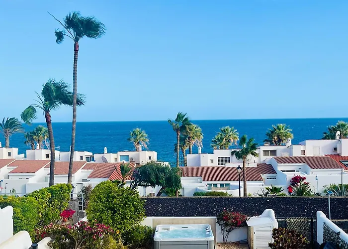 Luxury With Sea View, Private Jacuzzi & Heated Pool וילה