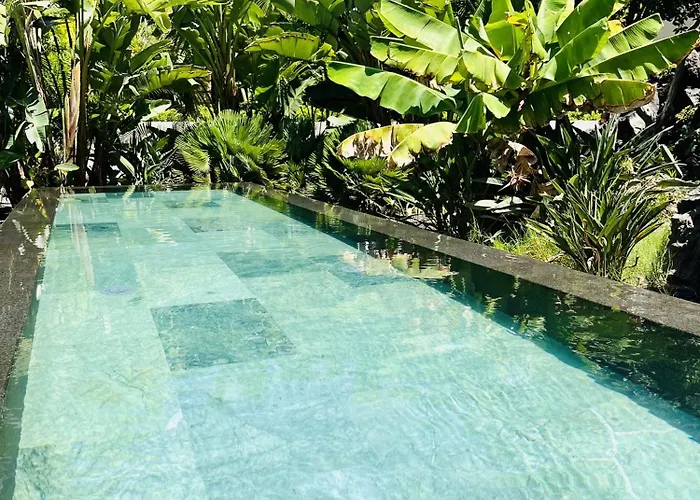 Luxury With Sea View, Private Jacuzzi & Heated Pool Villa *