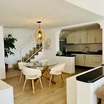 Luxury With Sea View, Private Jacuzzi & Heated Pool