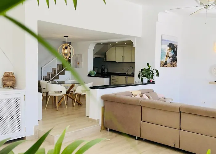 Luxury With Sea View, Private Jacuzzi & Heated Pool Βίλα