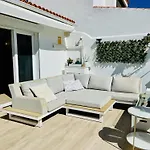 Luxury With Sea View, Private Jacuzzi & Heated Pool