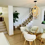 Villa Luxury With Sea View, Private Jacuzzi & Heated Pool