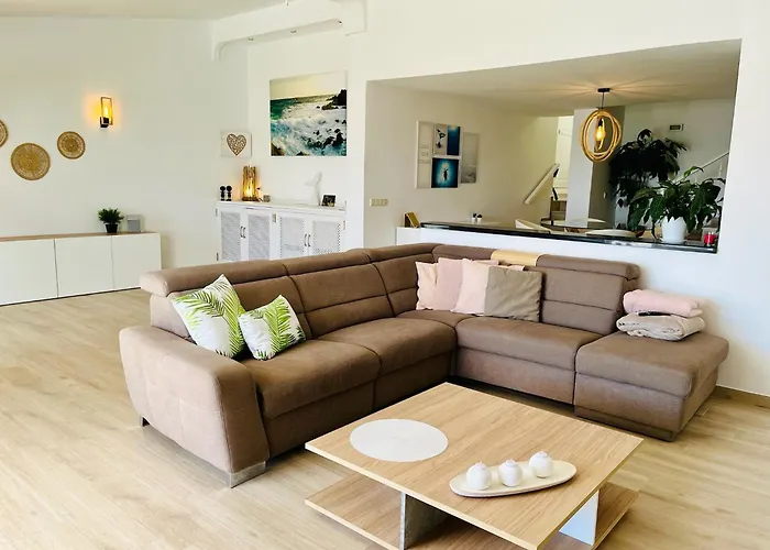 Luxury With Sea View, Private Jacuzzi & Heated Pool